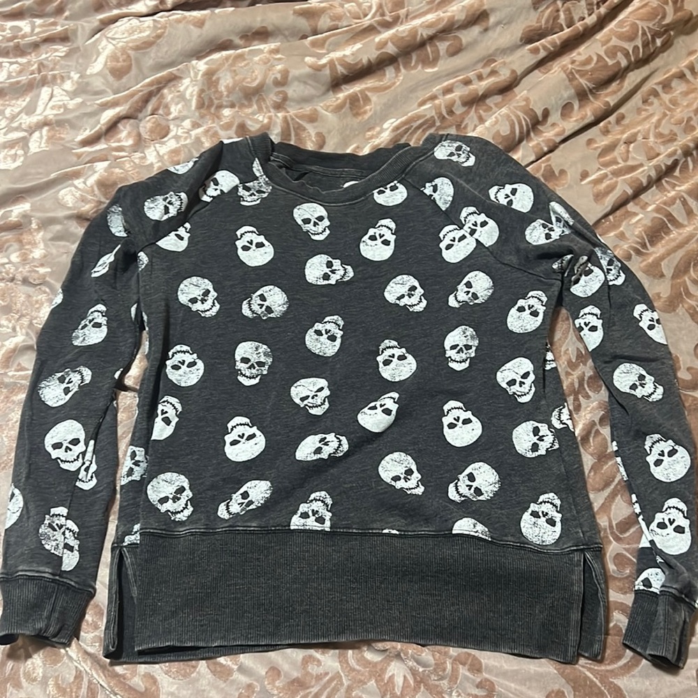 Gray skull sweatshirt